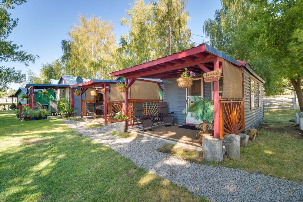 Resort Cabin on the River about 21 Mi to Crater Lake!